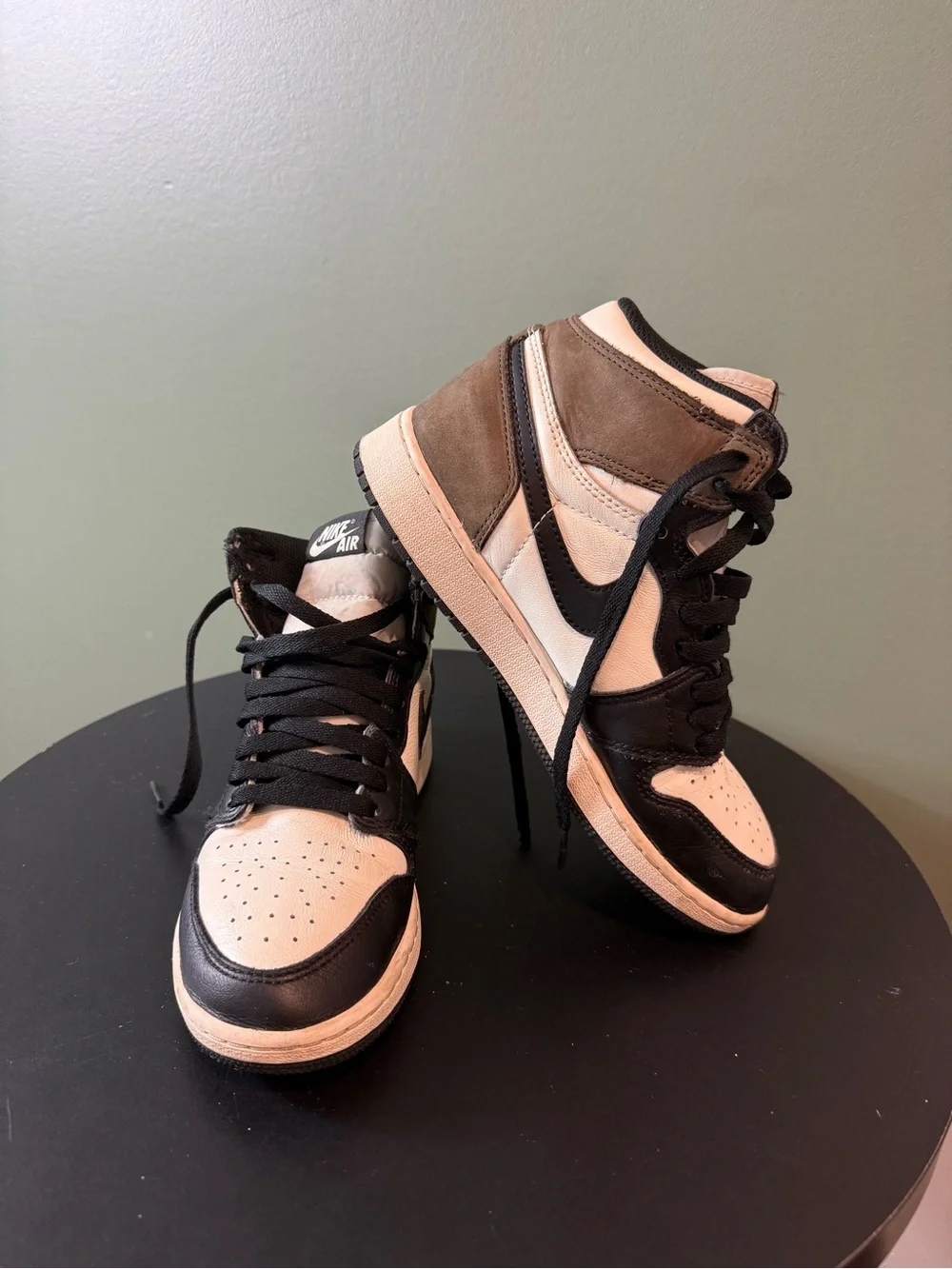 Nike Air Jordan 1 Mid youth Sneakers in Brown and Cream